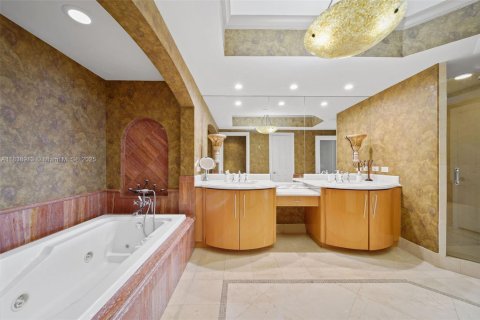 Condominio en alquiler en Sunny Isles Beach, Florida, 3 dormitorios, 205.69 m2 № 1943238 - foto 25