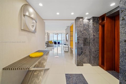 Condominio en alquiler en Sunny Isles Beach, Florida, 3 dormitorios, 205.69 m2 № 1943238 - foto 2