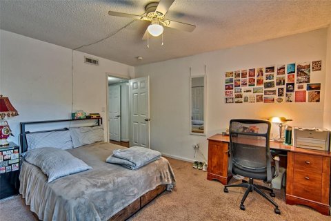 Condo in Gainesville, Florida, 3 bedrooms  № 2204832 - photo 18