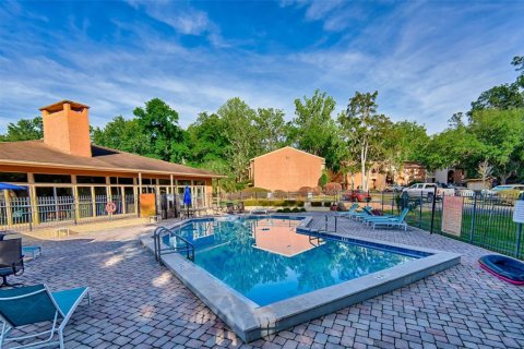 Condo in Gainesville, Florida, 3 bedrooms  № 2204832 - photo 25