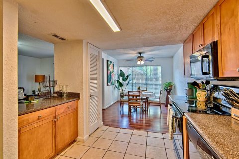 Condo in Gainesville, Florida, 3 bedrooms  № 2204832 - photo 12