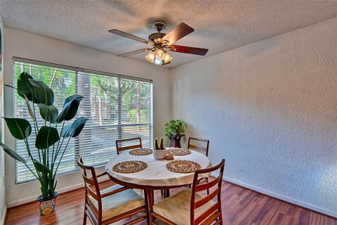 Condo in Gainesville, Florida, 3 bedrooms  № 2204832 - photo 9