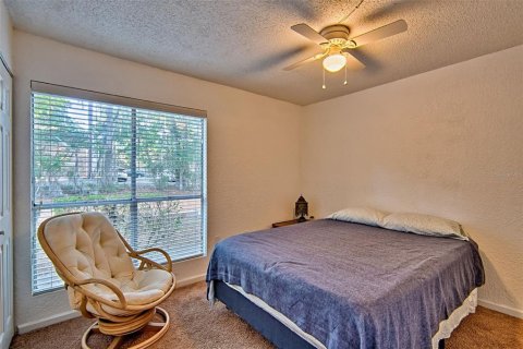 Condo in Gainesville, Florida, 3 bedrooms  № 2204832 - photo 21
