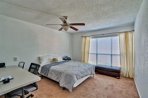 Condo in Gainesville, Florida, 3 bedrooms  № 2204832 - photo 13
