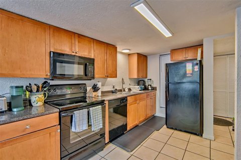 Condo in Gainesville, Florida, 3 bedrooms  № 2204832 - photo 11