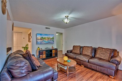 Condo in Gainesville, Florida, 3 bedrooms  № 2204832 - photo 8