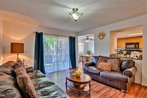 Condo in Gainesville, Florida, 3 bedrooms  № 2204832 - photo 6