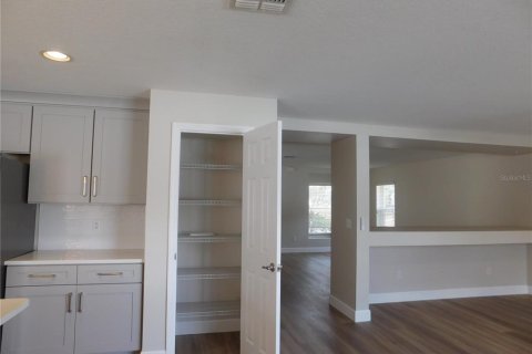 Villa ou maison à louer à Orlando, Floride: 3 chambres, 271.18 m2 № 2413647 - photo 12