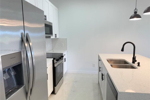 Купить виллу или дом в Лихай-Эйкерс, Флорида 3 спальни, 130.99м2, № 1948773 - фото 8