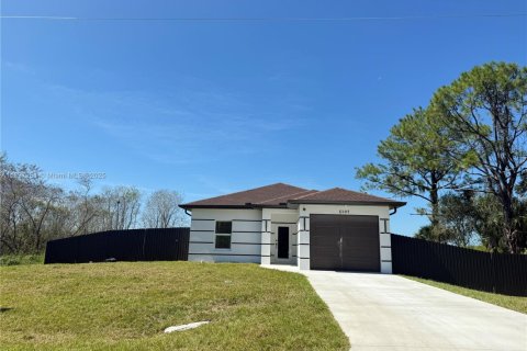Купить виллу или дом в Лихай-Эйкерс, Флорида 3 спальни, 130.99м2, № 1948773 - фото 1