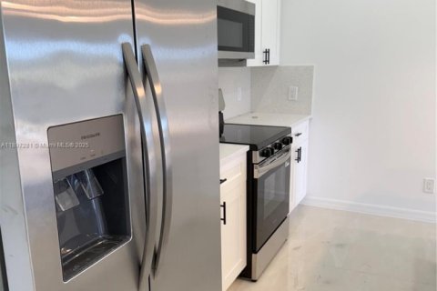 Купить виллу или дом в Лихай-Эйкерс, Флорида 3 спальни, 130.99м2, № 1948773 - фото 7