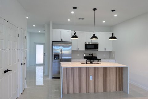 Купить виллу или дом в Лихай-Эйкерс, Флорида 3 спальни, 130.99м2, № 1948773 - фото 9