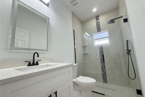 Купить виллу или дом в Лихай-Эйкерс, Флорида 3 спальни, 130.99м2, № 1948773 - фото 16