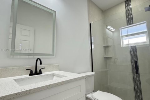 Купить виллу или дом в Лихай-Эйкерс, Флорида 3 спальни, 130.99м2, № 1948773 - фото 14