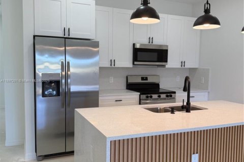 Купить виллу или дом в Лихай-Эйкерс, Флорида 3 спальни, 130.99м2, № 1948773 - фото 6