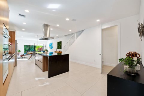 Adosado en venta en Fort Lauderdale, Florida, 4 dormitorios, 230.68 m2 № 2085096 - foto 6