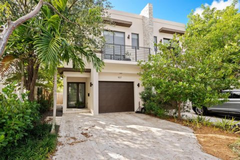 Adosado en Fort Lauderdale, Florida 4 dormitorios, 230.68 m2 № 2085096