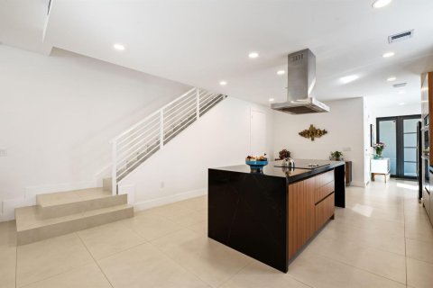 Adosado en venta en Fort Lauderdale, Florida, 4 dormitorios, 230.68 m2 № 2085096 - foto 5
