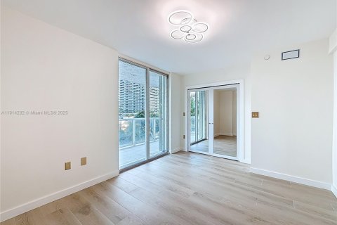 Снять в аренду кондоминиум в Майами-Бич, Флорида 3 спальни, 129.13м2, № 1969924 - фото 27