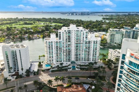 Снять в аренду кондоминиум в Майами-Бич, Флорида 3 спальни, 129.13м2, № 1969924 - фото 3