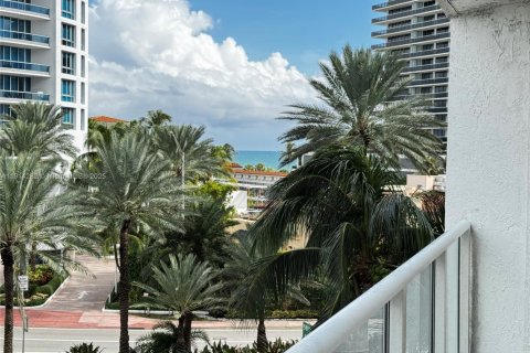 Снять в аренду кондоминиум в Майами-Бич, Флорида 3 спальни, 129.13м2, № 1969924 - фото 20