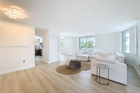 Снять в аренду кондоминиум в Майами-Бич, Флорида 3 спальни, 129.13м2, № 1969924 - фото 7