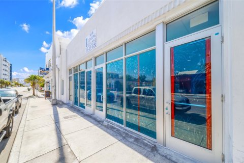 Magasin à louer à Miami, Floride № 542844 - photo 1