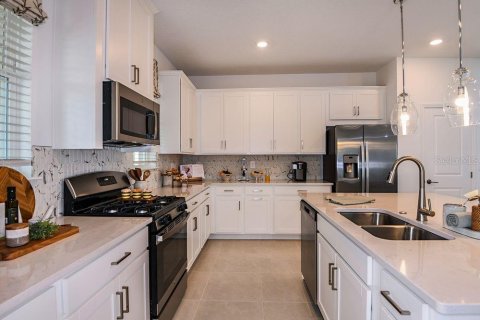 House in Winter Garden, Florida 4 bedrooms, 263.94 sq.m. № 2111555 - photo 4