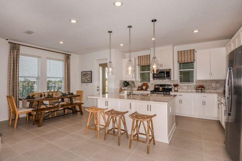 House in Winter Garden, Florida 4 bedrooms, 263.94 sq.m. № 2111555 - photo 5