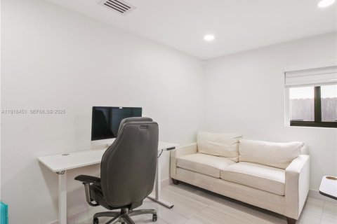Villa ou maison à vendre à Hialeah, Floride: 5 chambres, 238.29 m2 № 2080329 - photo 14