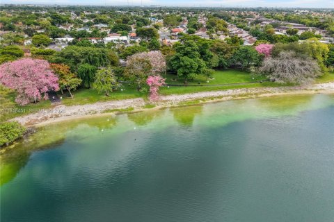 Villa ou maison à vendre à Hialeah, Floride: 5 chambres, 238.29 m2 № 2080329 - photo 23