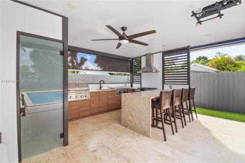 Villa ou maison à vendre à Hialeah, Floride: 5 chambres, 238.29 m2 № 2080329 - photo 16