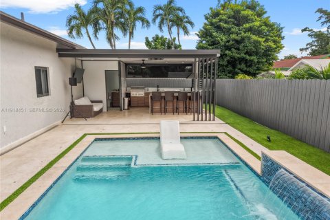 Villa ou maison à vendre à Hialeah, Floride: 5 chambres, 238.29 m2 № 2080329 - photo 19