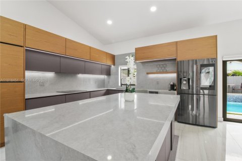 Villa ou maison à vendre à Hialeah, Floride: 5 chambres, 238.29 m2 № 2080329 - photo 4