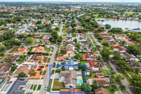 Villa ou maison à vendre à Hialeah, Floride: 5 chambres, 238.29 m2 № 2080329 - photo 22
