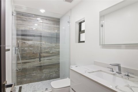 Villa ou maison à vendre à Hialeah, Floride: 5 chambres, 238.29 m2 № 2080329 - photo 13
