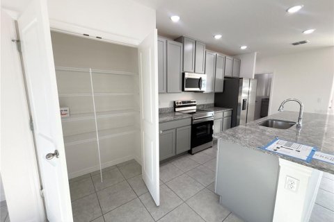 Villa ou maison à vendre à Poinciana, Floride: 3 chambres, 138.61 m2 № 2147588 - photo 6