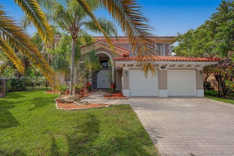 Villa ou maison à Cutler Bay, Floride 5 chambres, 366.5 m2 № 2254116