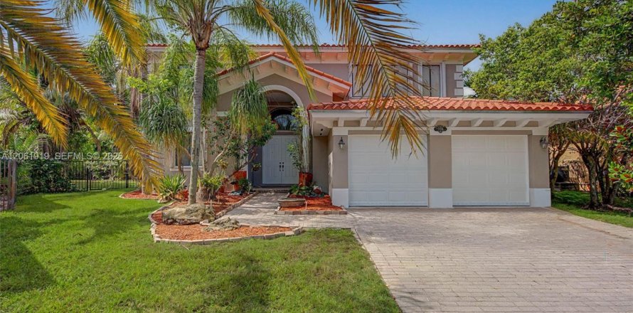 Villa ou maison à Cutler Bay, Floride 5 chambres, 366.5 m2 № 2254116