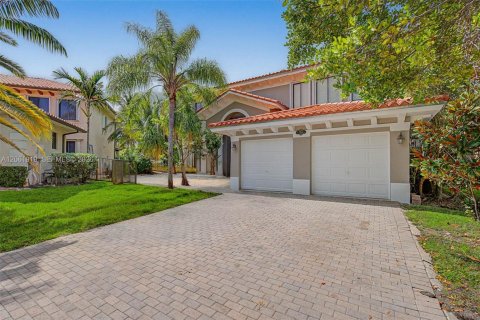 Villa ou maison à vendre à Cutler Bay, Floride: 5 chambres, 366.5 m2 № 2254116 - photo 2
