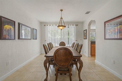 Villa ou maison à vendre à Cutler Bay, Floride: 5 chambres, 366.5 m2 № 2254116 - photo 5