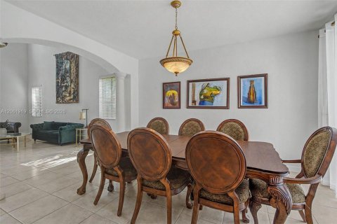 Villa ou maison à vendre à Cutler Bay, Floride: 5 chambres, 366.5 m2 № 2254116 - photo 6