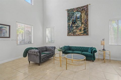 Villa ou maison à vendre à Cutler Bay, Floride: 5 chambres, 366.5 m2 № 2254116 - photo 4