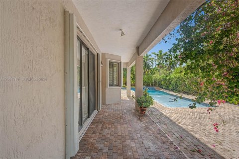 Villa ou maison à vendre à Cutler Bay, Floride: 5 chambres, 366.5 m2 № 2254116 - photo 30