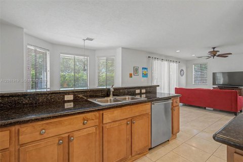 Villa ou maison à vendre à Cutler Bay, Floride: 5 chambres, 366.5 m2 № 2254116 - photo 13