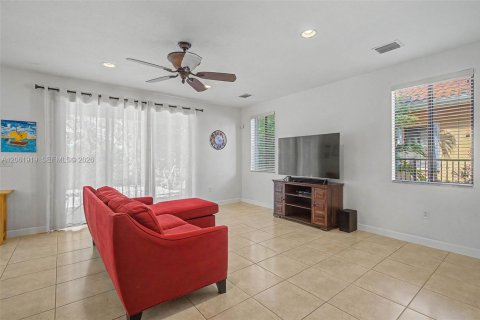 Villa ou maison à vendre à Cutler Bay, Floride: 5 chambres, 366.5 m2 № 2254116 - photo 10