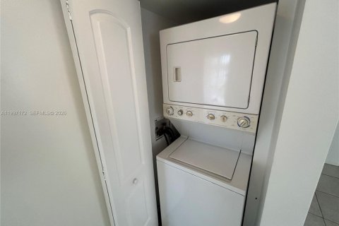 Copropriété à louer à Fort Lauderdale, Floride: 2 chambres, 86.12 m2 № 2059059 - photo 10