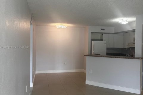 Condo in Sunrise, Florida, 1 bedroom  № 1779191 - photo 6