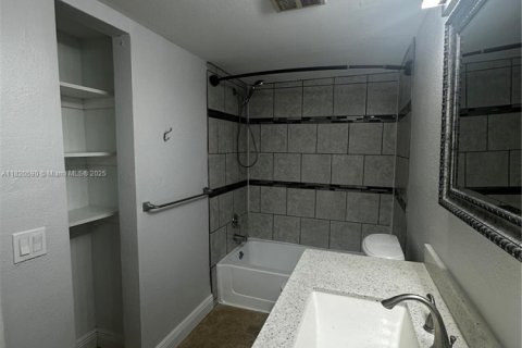 Condo in Sunrise, Florida, 1 bedroom  № 1779191 - photo 21