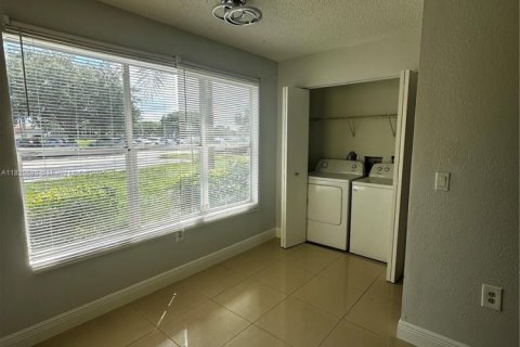 Condo in Sunrise, Florida, 1 bedroom  № 1779191 - photo 13